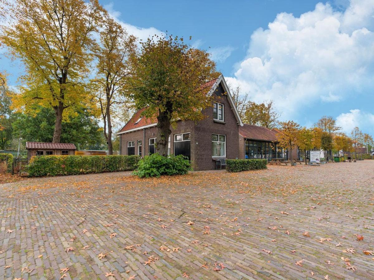 Cozy Holiday Home By The Canal In Dwingeloo Exterior foto