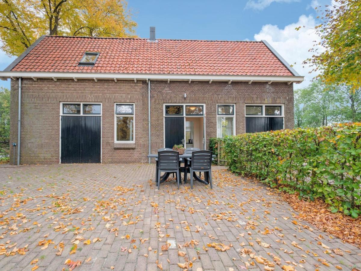 Cozy Holiday Home By The Canal In Dwingeloo Exterior foto